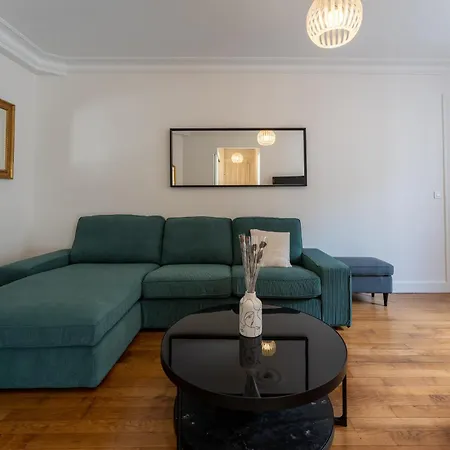 De Luxe Champs Elysees Neuf Apartment *